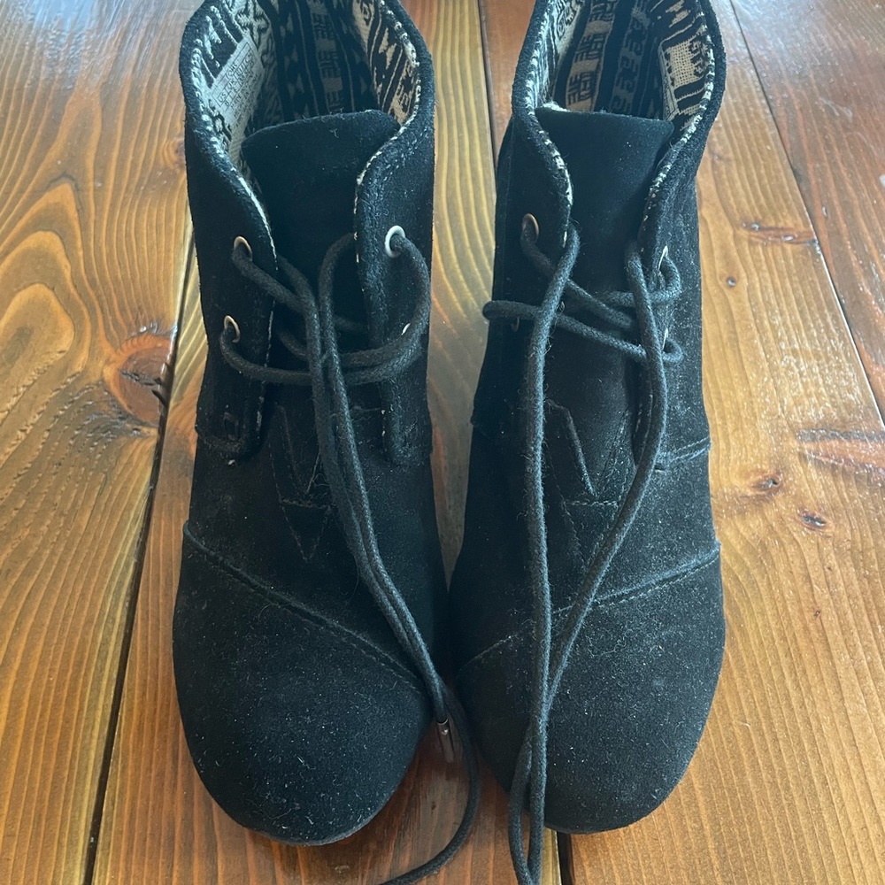 Black Toms Size 8 Wedge Booties